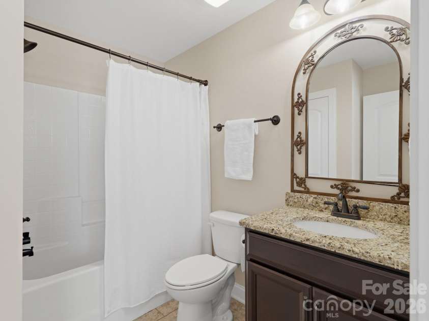 431 Trillium Way, Belmont, NC 28012.  MLS# CAR4372029, YatesRealty ID 16641. Upper level full bath