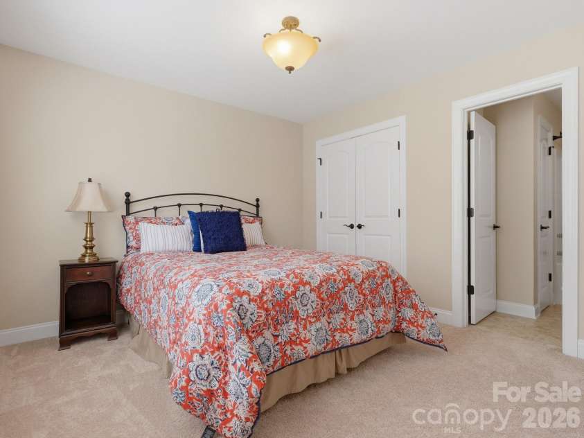 431 Trillium Way, Belmont, NC 28012.  MLS# CAR4372029, YatesRealty ID 16641. Upper level guest suite with full bath