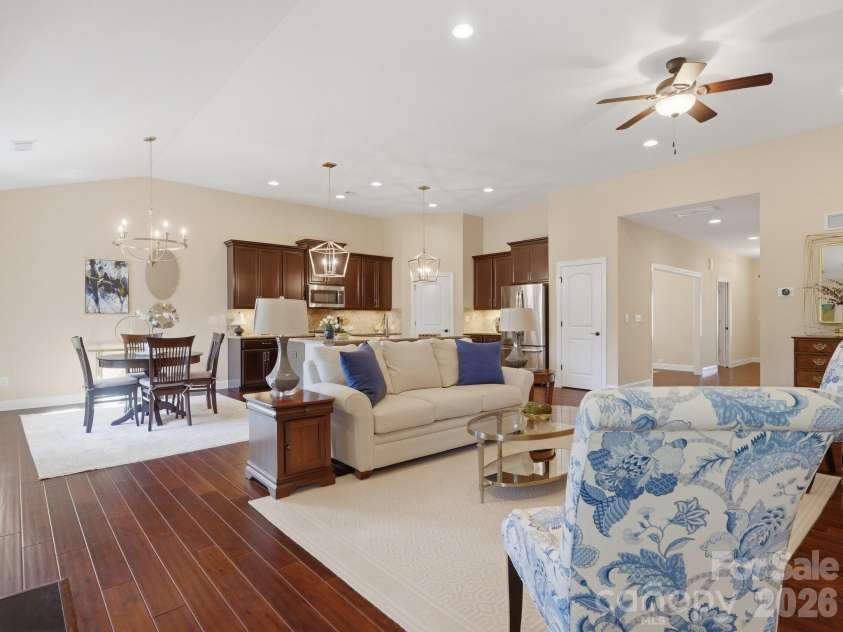 431 Trillium Way, Belmont, NC 28012.  MLS# CAR4372029, YatesRealty ID 16641. Versatile floorplan with split bedroom plan, primary suite on main and high ceilings