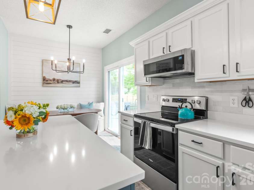 11422 Larix Drive, Charlotte, NC 28273.  MLS# CAR4365518, YatesRealty ID 16642. 