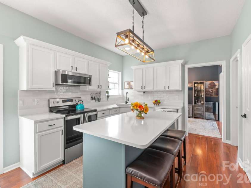 11422 Larix Drive, Charlotte, NC 28273.  MLS# CAR4365518, YatesRealty ID 16642. 