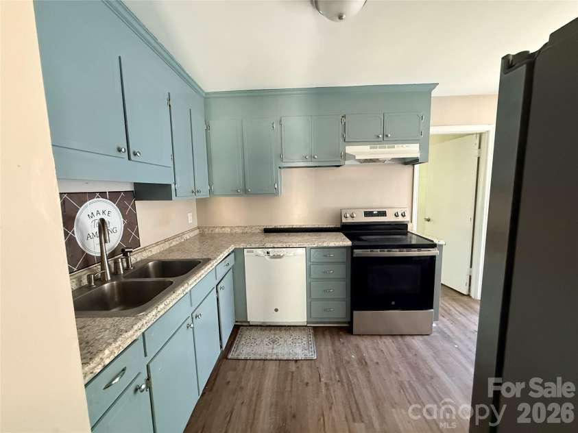1120 Claremont Road, Charlotte, NC 28214.  MLS# CAR4375146, YatesRealty ID 16643. Kitchen