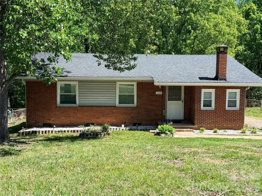 1120 Claremont Road, Charlotte, NC 28214.  MLS# CAR4375146, YatesRealty ID 16643. Welcome Home 