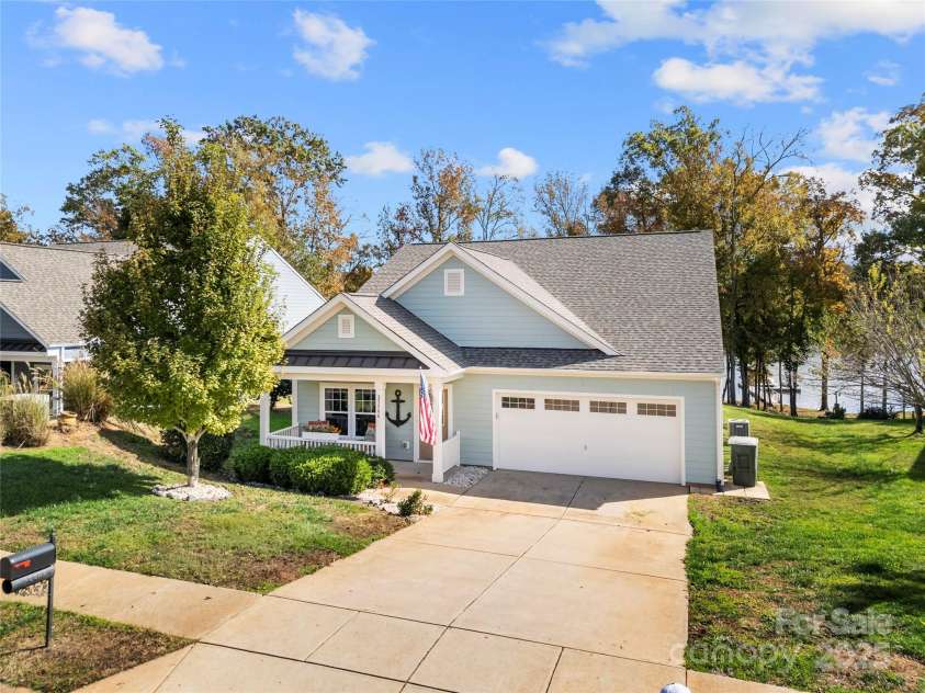 25566 Seagull Drive, Lancaster, SC 29720.  MLS# CAR4266015, YatesRealty ID 16645. Waterfront ranch with floating dock and Jetski slip
