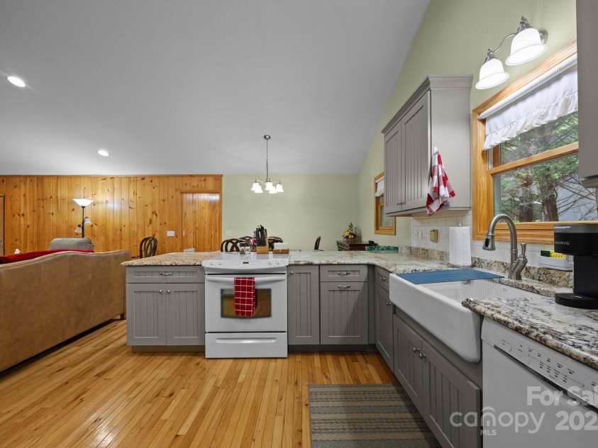 28 Foliage Trail, Waynesville, NC 28786.  MLS# CAR4265928, YatesRealty ID 16646. 