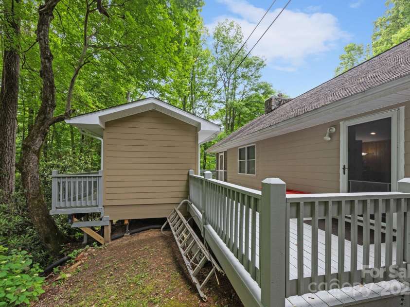 28 Foliage Trail, Waynesville, NC 28786.  MLS# CAR4265928, YatesRealty ID 16646. 