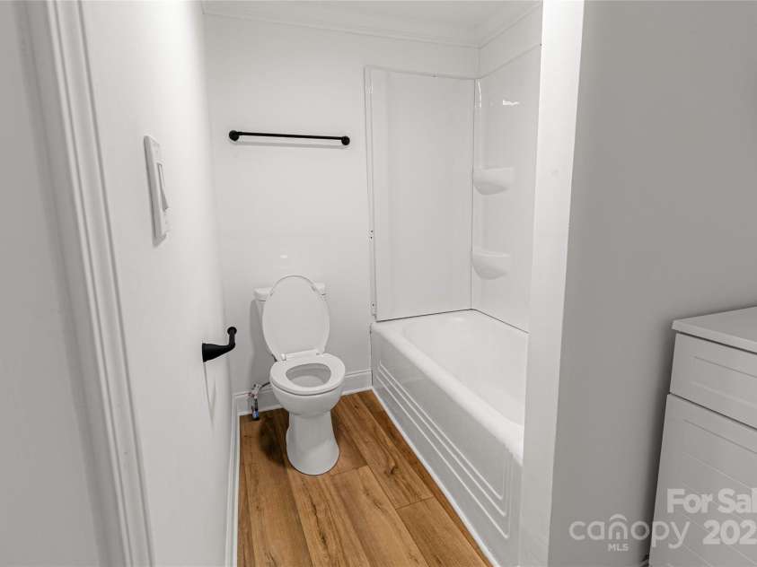 940 New Hope Road, Gastonia, NC 28054.  MLS# CAR4265950, YatesRealty ID 16647. 