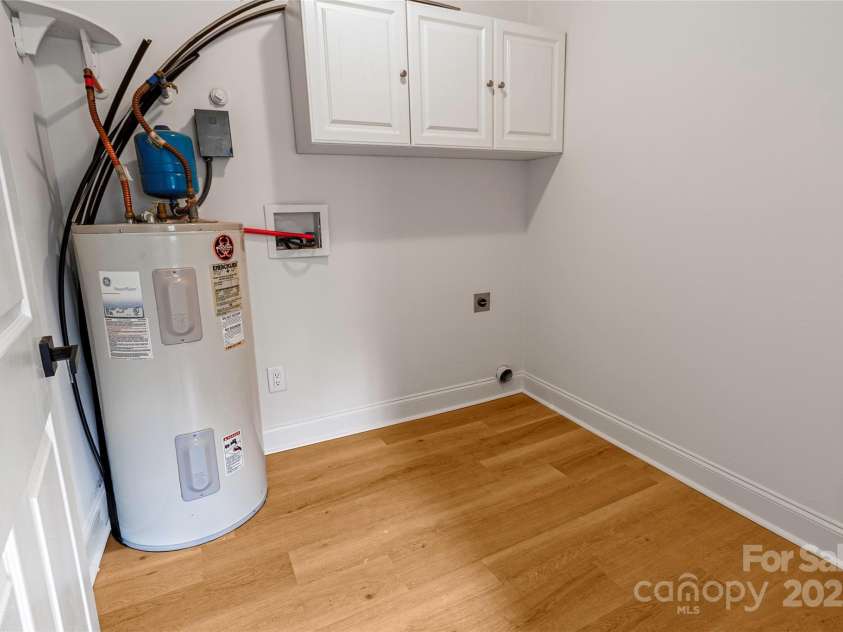 940 New Hope Road, Gastonia, NC 28054.  MLS# CAR4265950, YatesRealty ID 16647. 