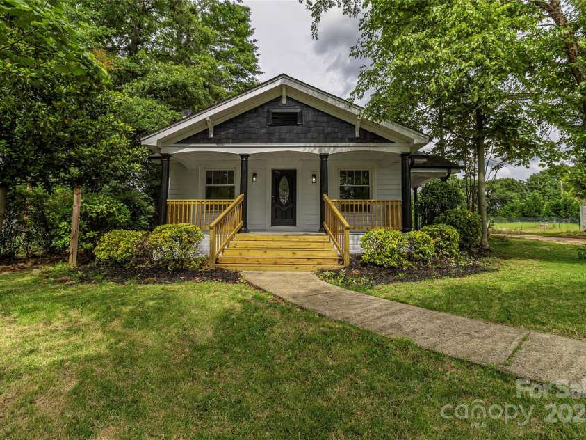 940 New Hope Road, Gastonia, NC 28054.  MLS# CAR4265950, YatesRealty ID 16647. 