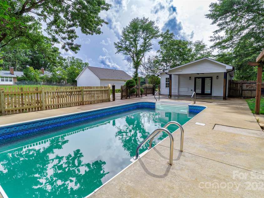 940 New Hope Road, Gastonia, NC 28054.  MLS# CAR4265950, YatesRealty ID 16647. 