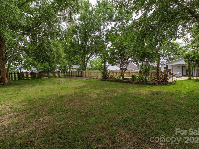 940 New Hope Road, Gastonia, NC 28054.  MLS# CAR4265950, YatesRealty ID 16647. 