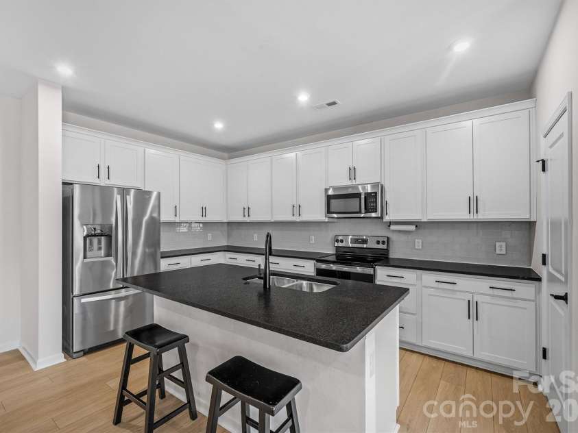 217 Brooks Springs Drive, Fort Mill, SC 29708.  MLS# CAR4363575, YatesRealty ID 16648. 