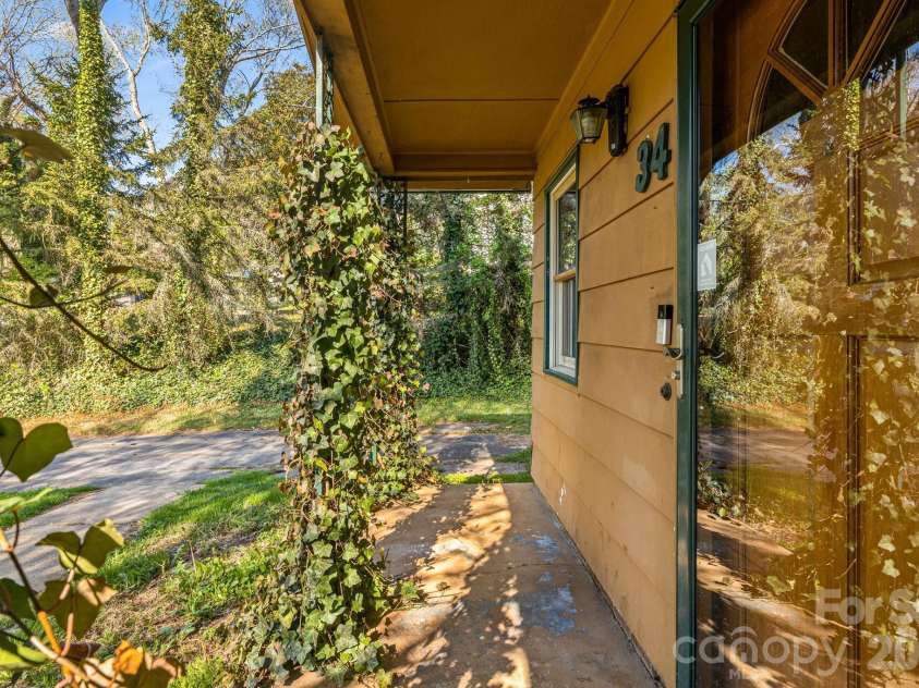 34 Tipperary Drive, Asheville, NC 28806.  MLS# CAR4362120, YatesRealty ID 16649. 