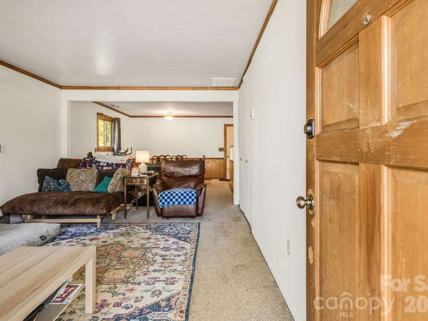 34 Tipperary Drive, Asheville, NC 28806.  MLS# CAR4362120, YatesRealty ID 16649. 