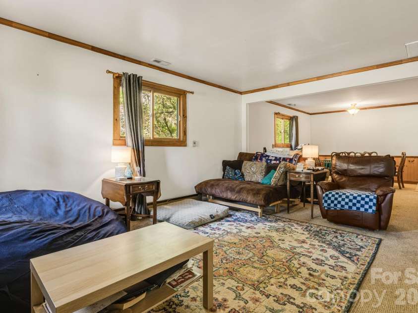 34 Tipperary Drive, Asheville, NC 28806.  MLS# CAR4362120, YatesRealty ID 16649. 