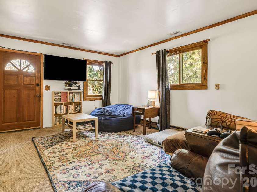 34 Tipperary Drive, Asheville, NC 28806.  MLS# CAR4362120, YatesRealty ID 16649. 