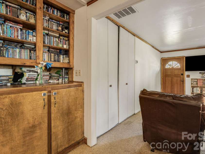 34 Tipperary Drive, Asheville, NC 28806.  MLS# CAR4362120, YatesRealty ID 16649. 