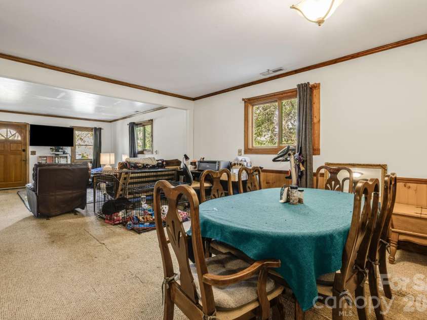 34 Tipperary Drive, Asheville, NC 28806.  MLS# CAR4362120, YatesRealty ID 16649. 