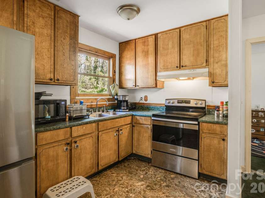 34 Tipperary Drive, Asheville, NC 28806.  MLS# CAR4362120, YatesRealty ID 16649. 