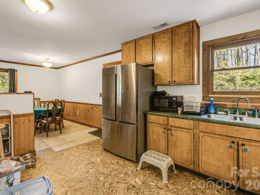 34 Tipperary Drive, Asheville, NC 28806.  MLS# CAR4362120, YatesRealty ID 16649. 