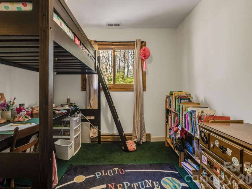 34 Tipperary Drive, Asheville, NC 28806.  MLS# CAR4362120, YatesRealty ID 16649. 