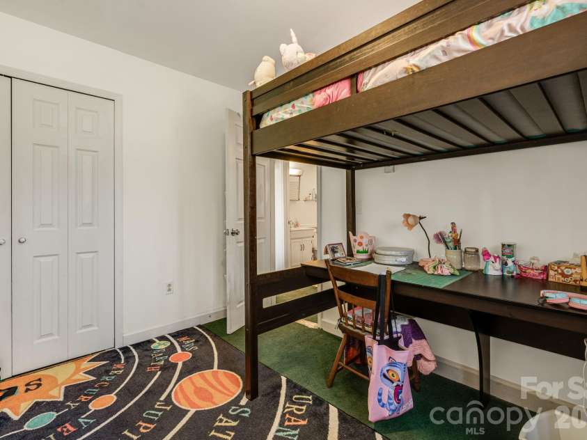 34 Tipperary Drive, Asheville, NC 28806.  MLS# CAR4362120, YatesRealty ID 16649. 