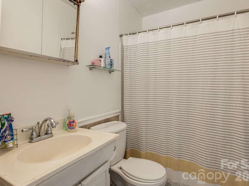 34 Tipperary Drive, Asheville, NC 28806.  MLS# CAR4362120, YatesRealty ID 16649. 