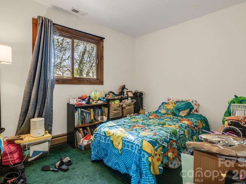 34 Tipperary Drive, Asheville, NC 28806.  MLS# CAR4362120, YatesRealty ID 16649. 
