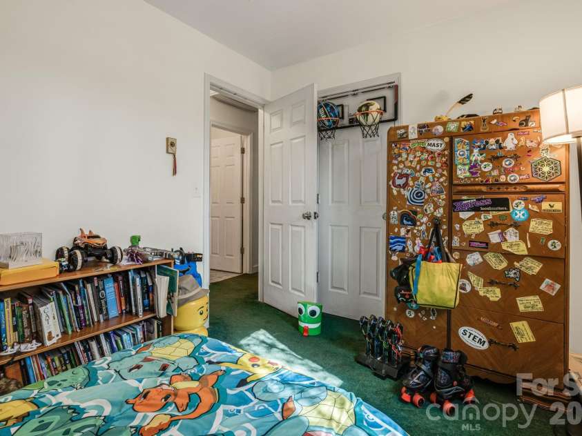 34 Tipperary Drive, Asheville, NC 28806.  MLS# CAR4362120, YatesRealty ID 16649. 