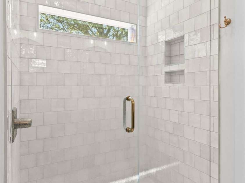 123 Ensign Place, Mooresville, NC 28117.  MLS# CAR4283762, YatesRealty ID 1665. Master Bathroom