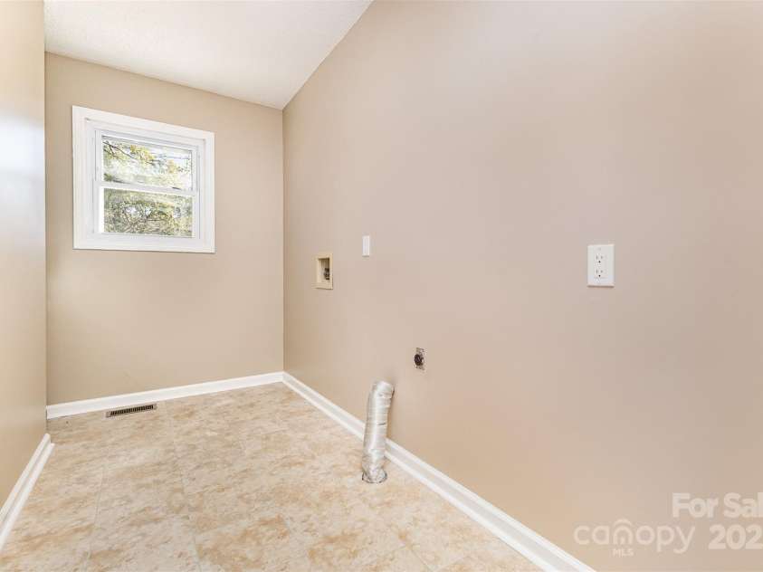 709 Robin Avenue, Kannapolis, NC 28081.  MLS# CAR4315388, YatesRealty ID 16650. 