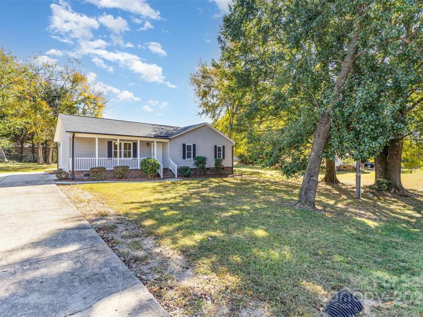 709 Robin Avenue, Kannapolis, NC 28081.  MLS# CAR4315388, YatesRealty ID 16650. 