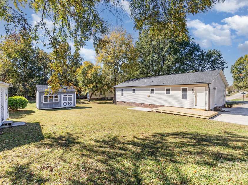 709 Robin Avenue, Kannapolis, NC 28081.  MLS# CAR4315388, YatesRealty ID 16650. 