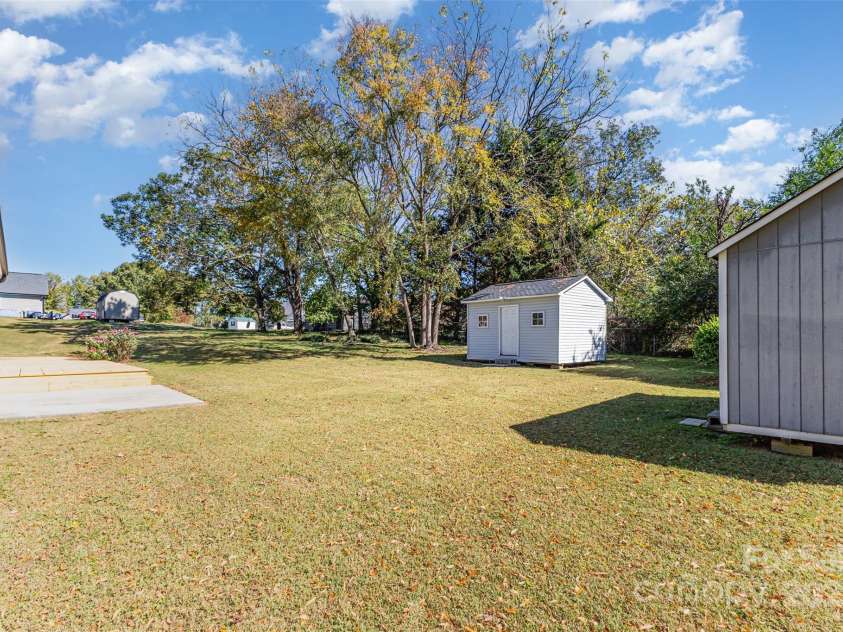 709 Robin Avenue, Kannapolis, NC 28081.  MLS# CAR4315388, YatesRealty ID 16650. 
