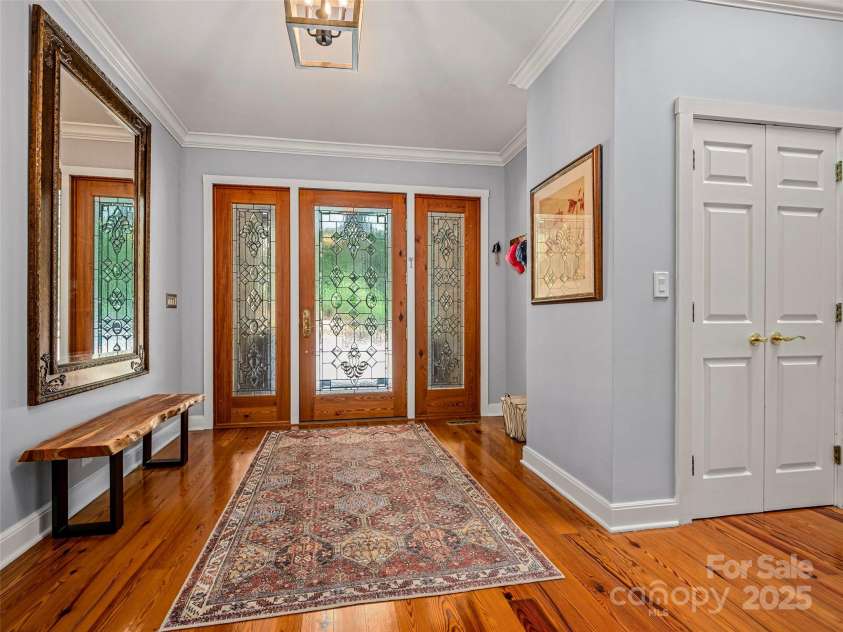 117 Little Cherokee Ridge, Hendersonville, NC 28739.  MLS# CAR4260992, YatesRealty ID 16651. 