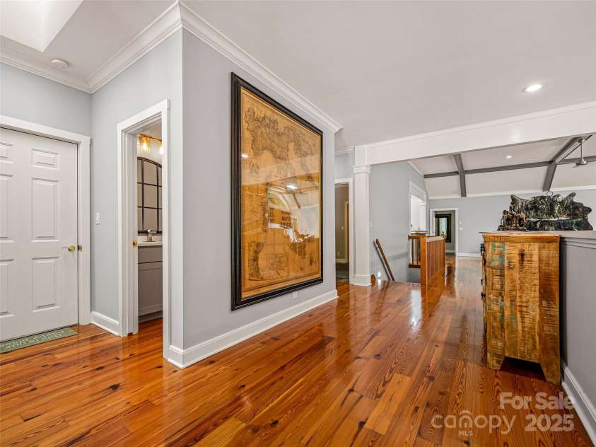 117 Little Cherokee Ridge, Hendersonville, NC 28739.  MLS# CAR4260992, YatesRealty ID 16651. 