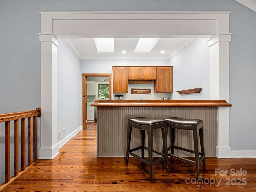 117 Little Cherokee Ridge, Hendersonville, NC 28739.  MLS# CAR4260992, YatesRealty ID 16651. 