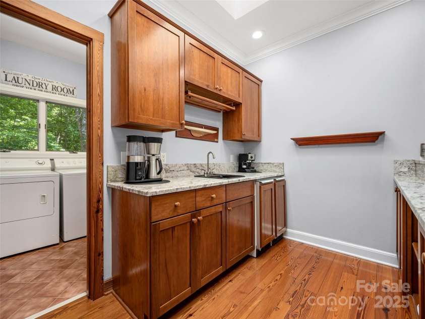 117 Little Cherokee Ridge, Hendersonville, NC 28739.  MLS# CAR4260992, YatesRealty ID 16651. 