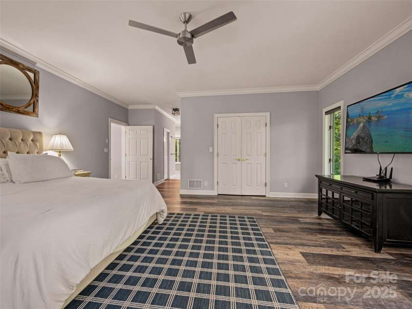 117 Little Cherokee Ridge, Hendersonville, NC 28739.  MLS# CAR4260992, YatesRealty ID 16651. 