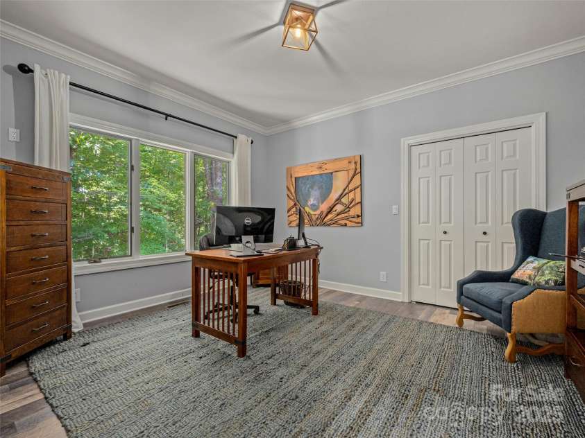 117 Little Cherokee Ridge, Hendersonville, NC 28739.  MLS# CAR4260992, YatesRealty ID 16651. 
