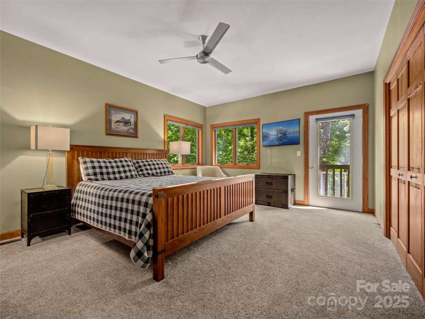 117 Little Cherokee Ridge, Hendersonville, NC 28739.  MLS# CAR4260992, YatesRealty ID 16651. 