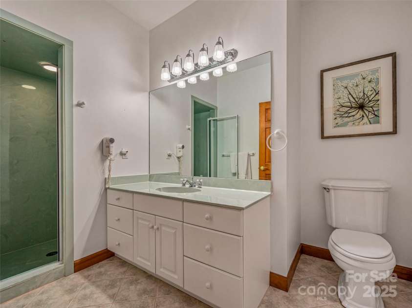 117 Little Cherokee Ridge, Hendersonville, NC 28739.  MLS# CAR4260992, YatesRealty ID 16651. 