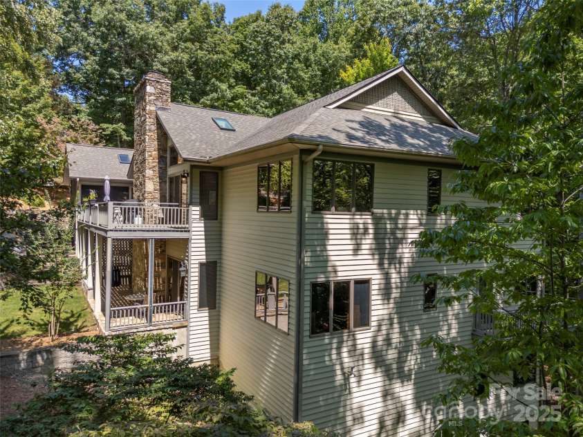 117 Little Cherokee Ridge, Hendersonville, NC 28739.  MLS# CAR4260992, YatesRealty ID 16651. 