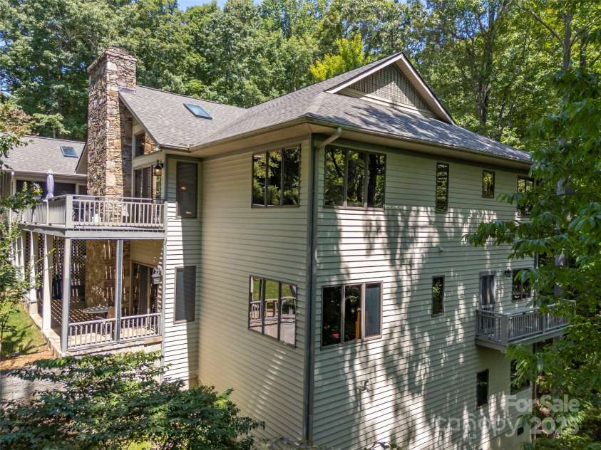 117 Little Cherokee Ridge, Hendersonville, NC 28739.  MLS# CAR4260992, YatesRealty ID 16651. 