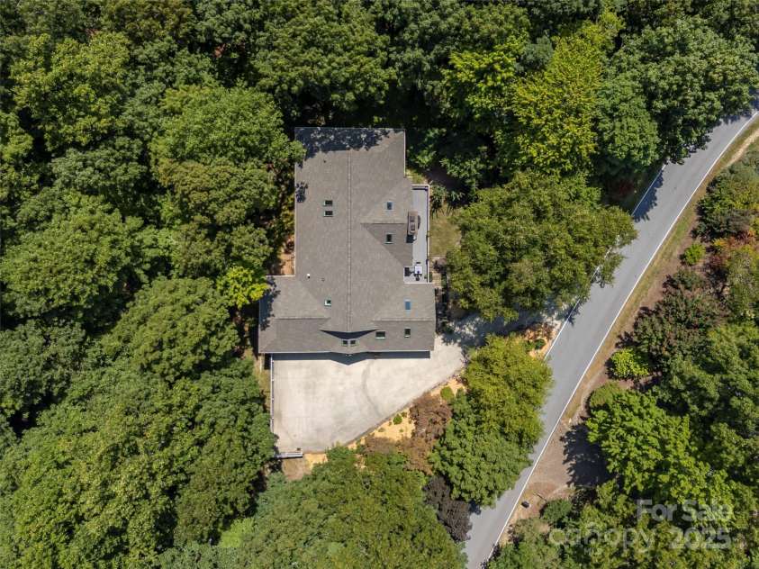 117 Little Cherokee Ridge, Hendersonville, NC 28739.  MLS# CAR4260992, YatesRealty ID 16651. 