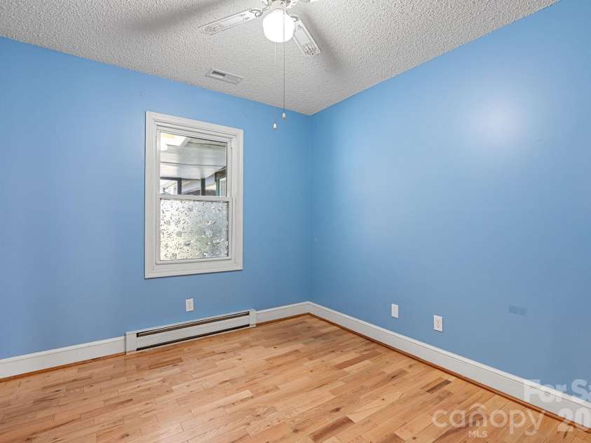 33 Fairfield Drive, Candler, NC 28715.  MLS# CAR4329964, YatesRealty ID 16651. 