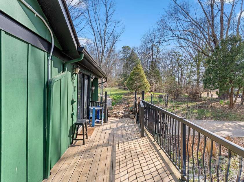 33 Fairfield Drive, Candler, NC 28715.  MLS# CAR4329964, YatesRealty ID 16651. 