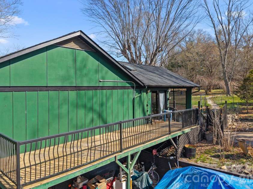 33 Fairfield Drive, Candler, NC 28715.  MLS# CAR4329964, YatesRealty ID 16651. 