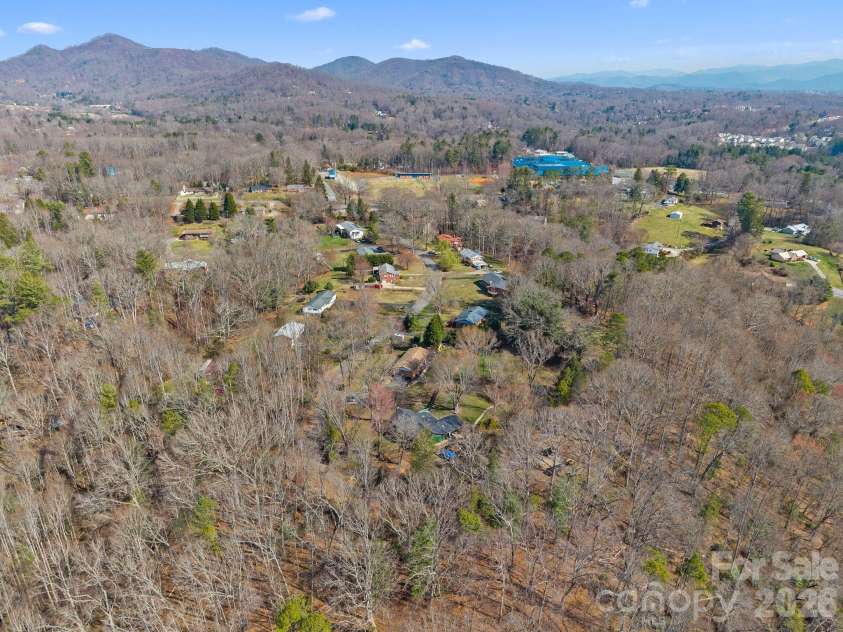 33 Fairfield Drive, Candler, NC 28715.  MLS# CAR4329964, YatesRealty ID 16651. 