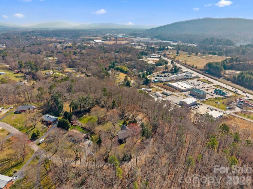 33 Fairfield Drive, Candler, NC 28715.  MLS# CAR4329964, YatesRealty ID 16651. 